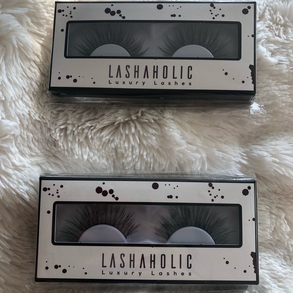 Lashaholic lashes style “Kiss Me”